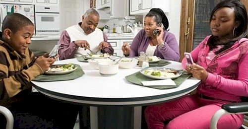 Something Is Wrong When Family Dinners Are Silent !